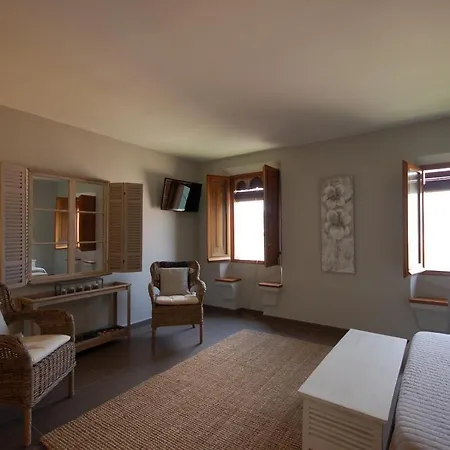 Holiday home Lets Holidays Compte Miro